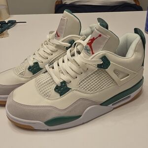 Jordan Men's White and Green Sneakers